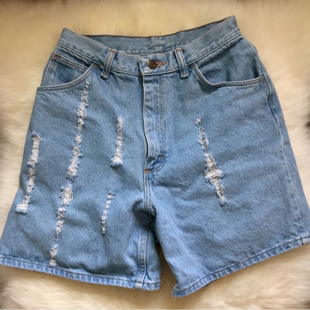 Vintage Wrangler High-Waisted Denim Shorts with Distressing